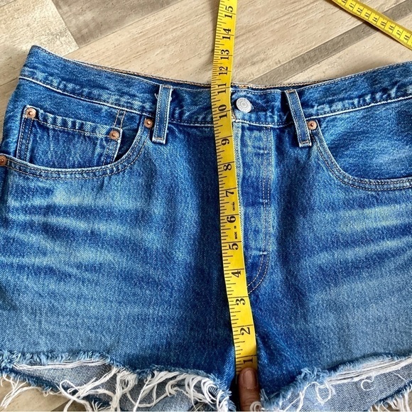 LEVI’S 501 Premium Denim Button Fly Jean Cutoff Shorts Size 30 - Picture 7 of 13